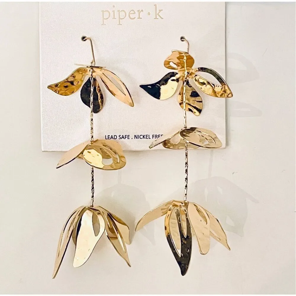 NWT piper•K Gorgeous Gold Long 4.5” Big Shinny Flowers Drop Bling Bling Earrings